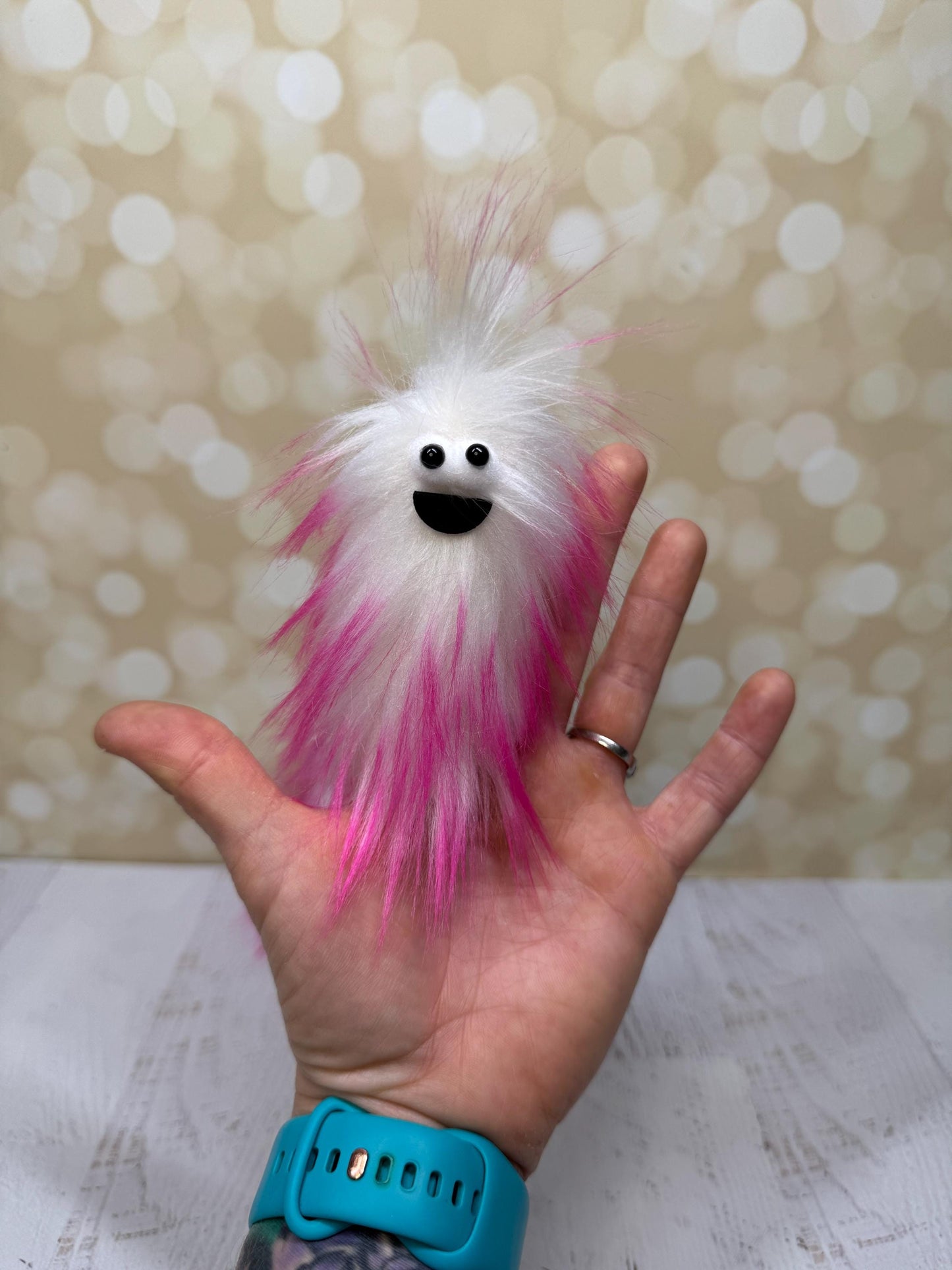 Lil Beasties Finger Puppet - White - Pink Tips
