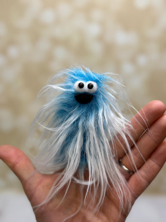 Lil Beasties Finger Puppet - Icy Blue